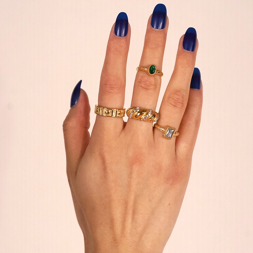 Baguette daimonds ring
