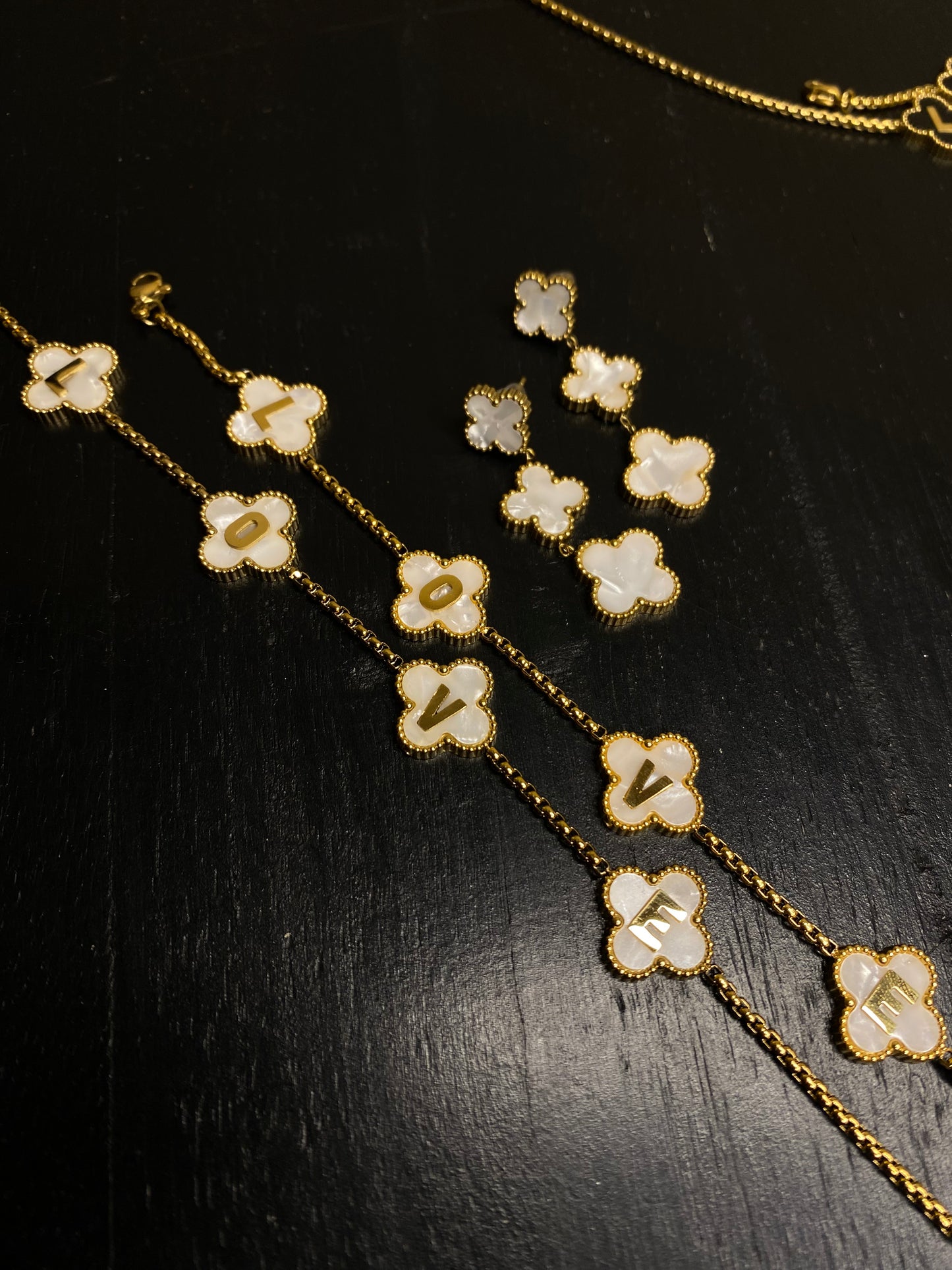Clover love bracelet white